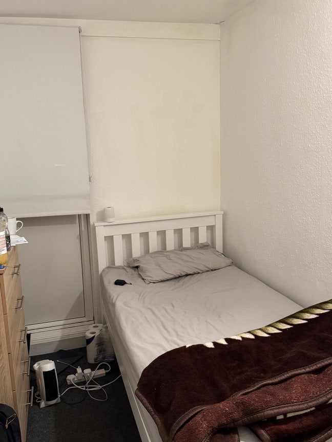 Spacious Spare Room Available – Zone 2 Main Photo