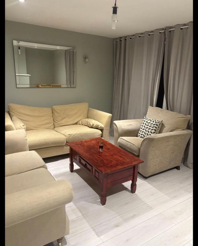 ONLY 500 pounds one bed room in a two bed house  Main Photo