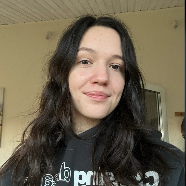 Female professional seeking a friendly flatshare Main Photo