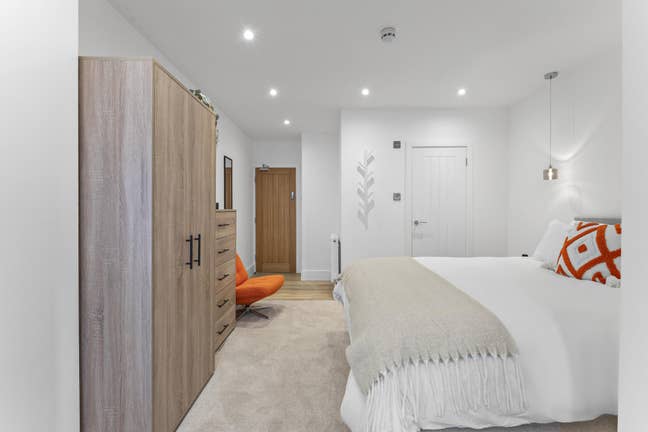 Do you want a months free rent in a lovely studio? Main Photo