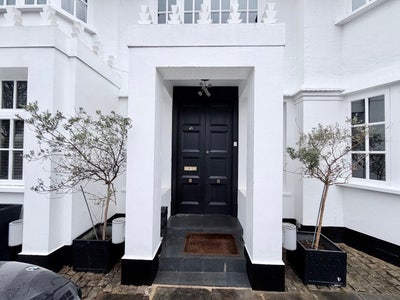 Self Contained Studio with EnSuite Bathroom Main Photo