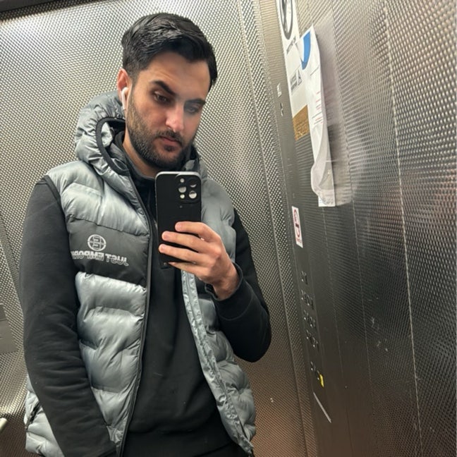 Professional Male seeks a single or double room Main Photo