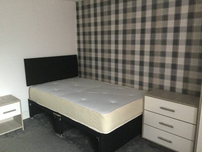 Ensuite Room Main Photo