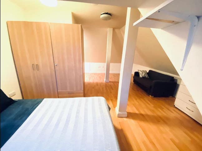 Large Private Loft Room Main Photo