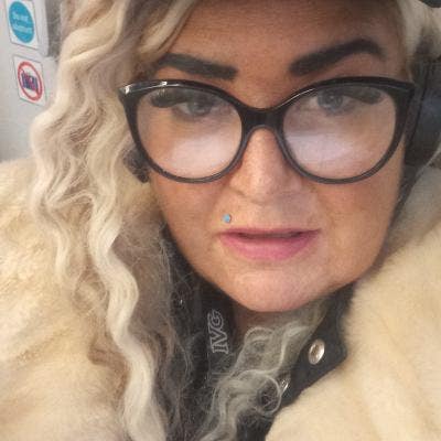 Respectful Irish lady who likes to clean:) Main Photo