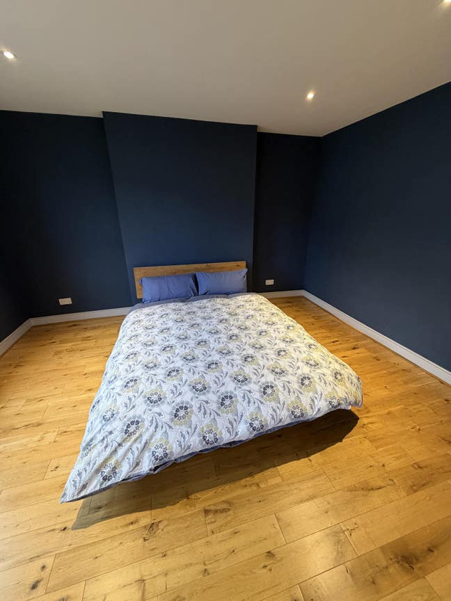 A new room available in a spacious house  Main Photo