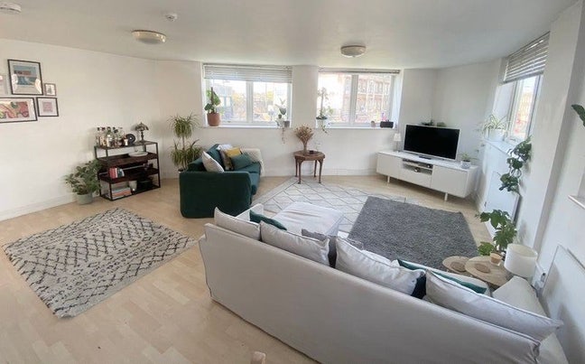 Double bedroom with optional studio/office Main Photo