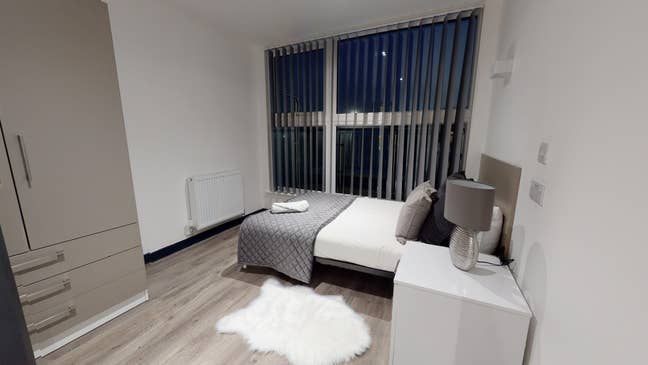 Premium Luton Studio with Balcony- Bills Included! Main Photo