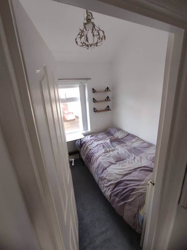 Single room available in a lovely 3 bedroom  Main Photo