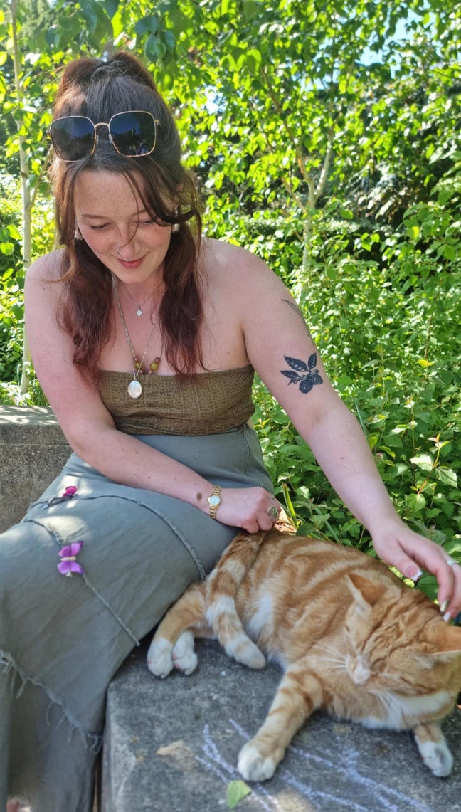 Couple with cat looking or room in central London  Main Photo
