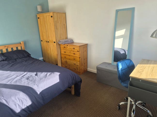 Double Room Available in CB4, Quiet Location. Main Photo