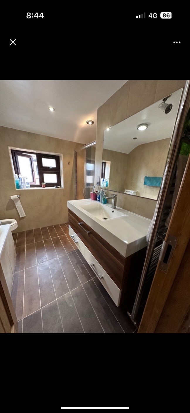 Furnished double room available  Main Photo