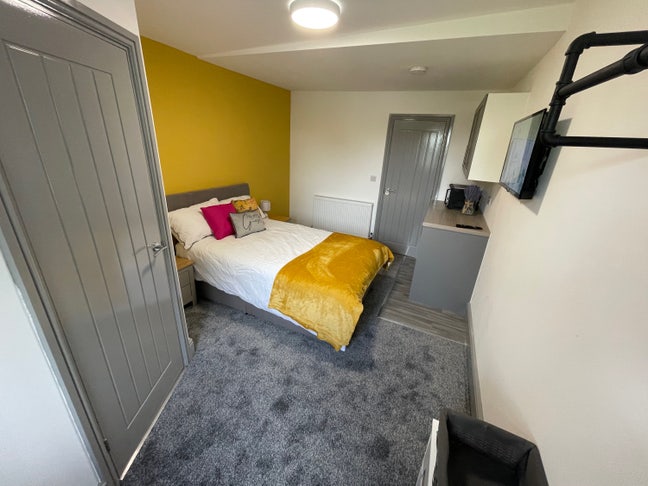 Deluxe studio En-Suite room! Main Photo