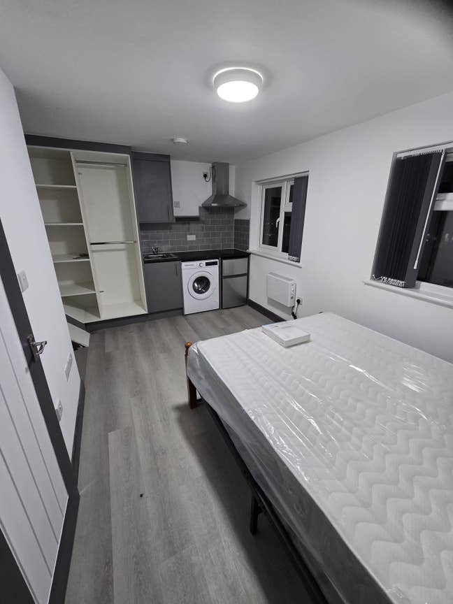 Studio Flat in London Hounslow TW45LL Main Photo