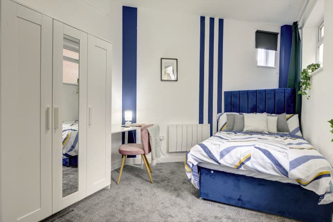 Large Comfy Room Just Minutes from Hinckley Centre Main Photo