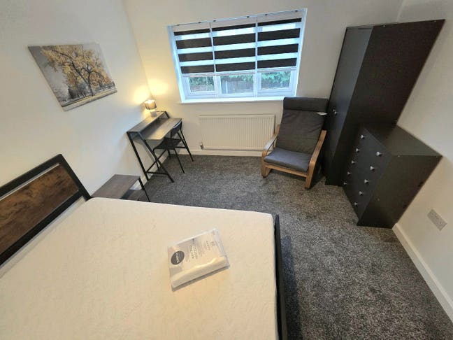 Super Clean & Spacious Double Room in Malinslee  Main Photo