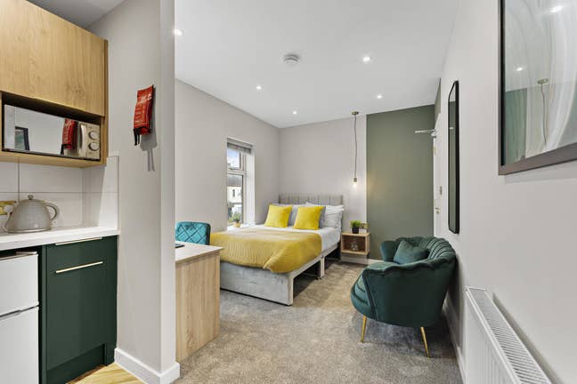 Spectacular HMO in New Road - PE2 Main Photo