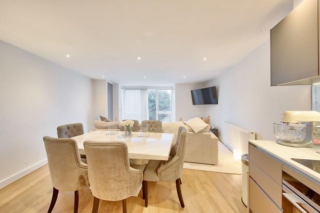 Double Bedroom with private bathroom  Main Photo