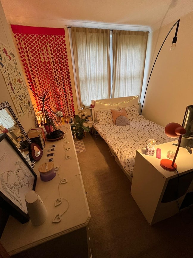 Double Room in lovely girls house share  Main Photo