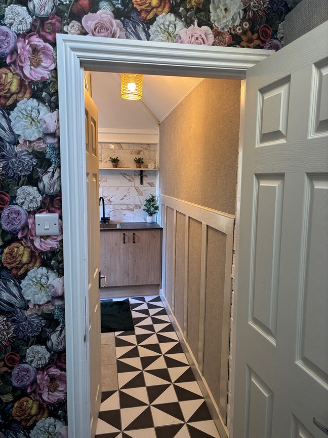 Self contained newly renovated property  Main Photo