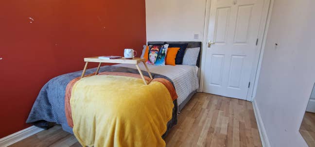 Large Rooms in Gateshead Townhouse Main Photo