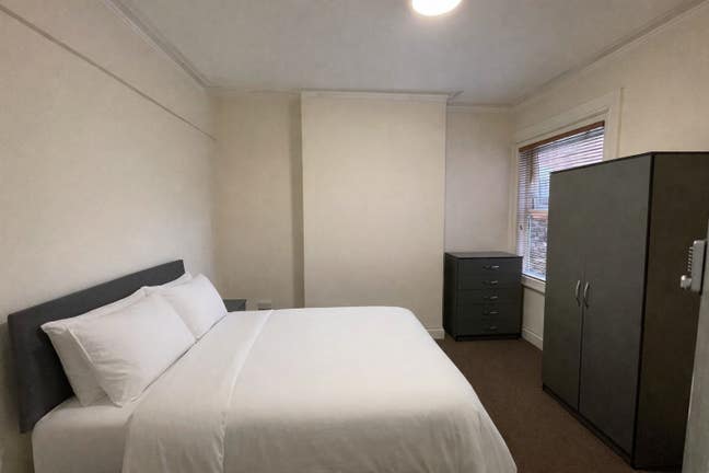 Large Room with Ens, All Bills inc,No Deposit,Wifi Main Photo