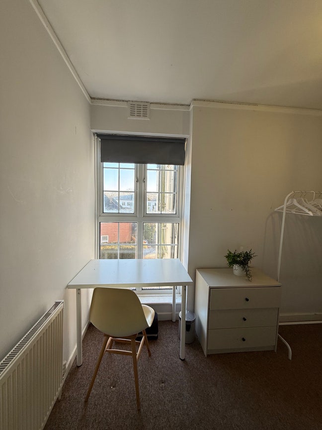 Room in Finchley - all female household  Main Photo