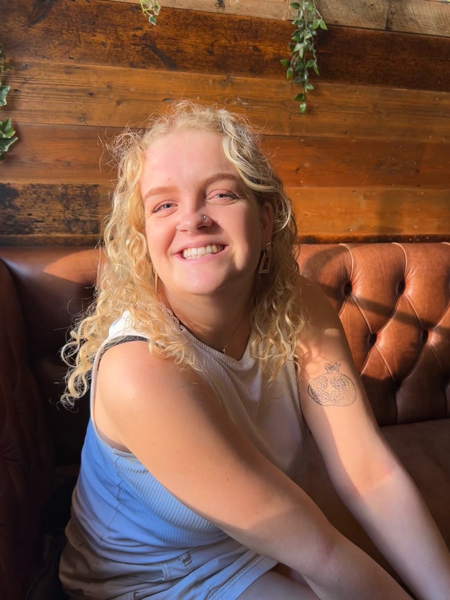 Professional Female seeks a double room Main Photo