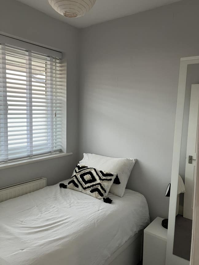 Small single room in friendly family home Main Photo