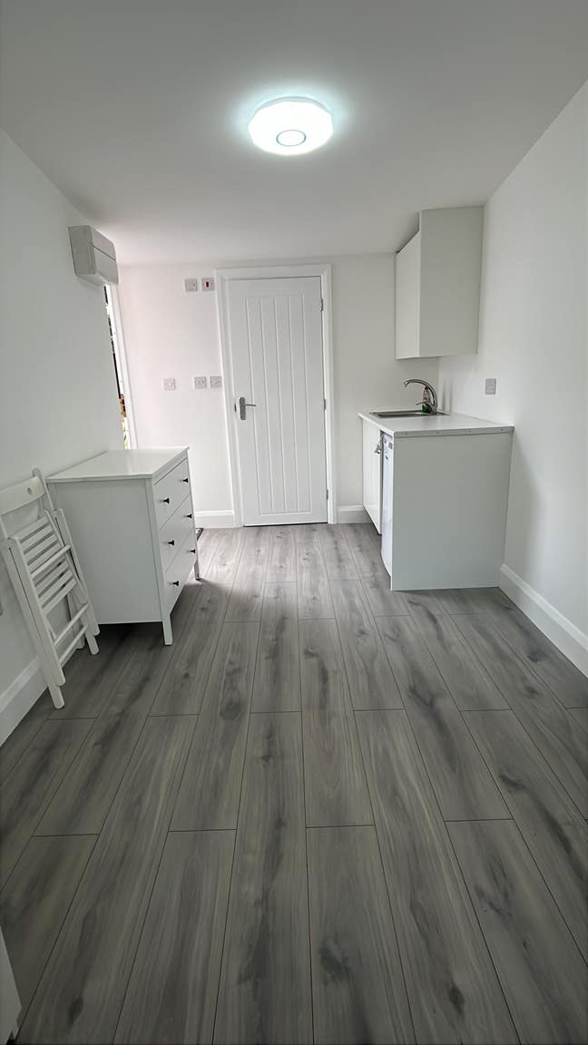 Annex room with separate entrance  Main Photo