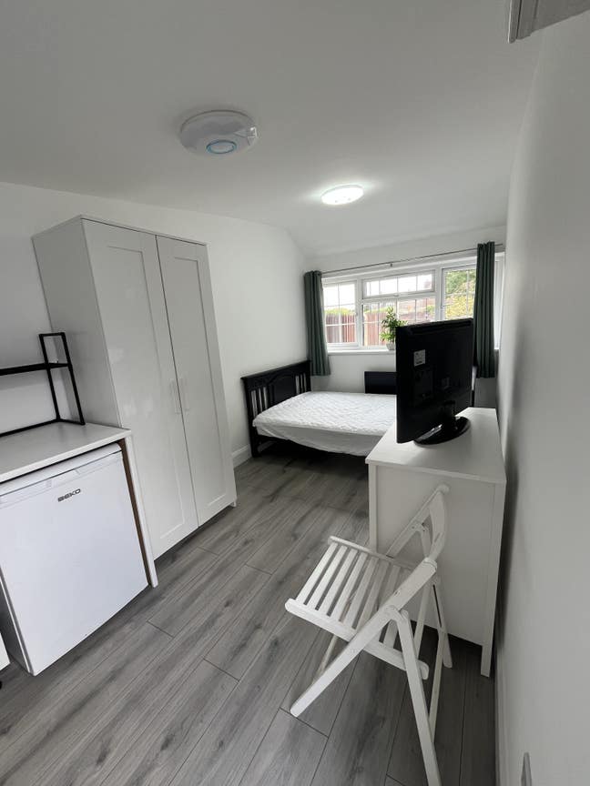 Annex room with separate entrance  Main Photo