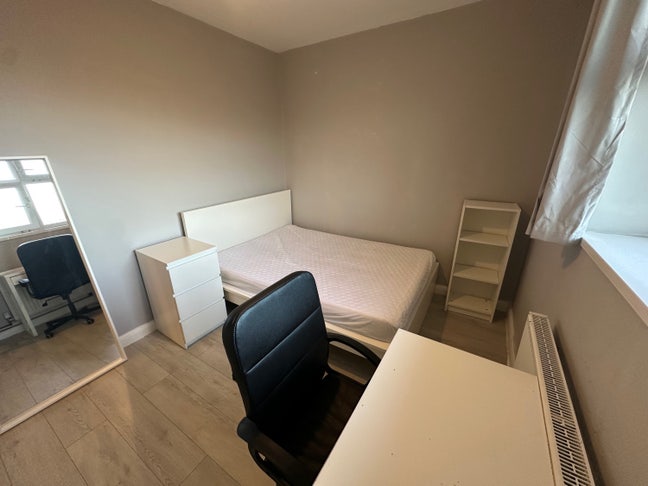 Nice Room Next To River, Twice A Week Cleaner! Main Photo