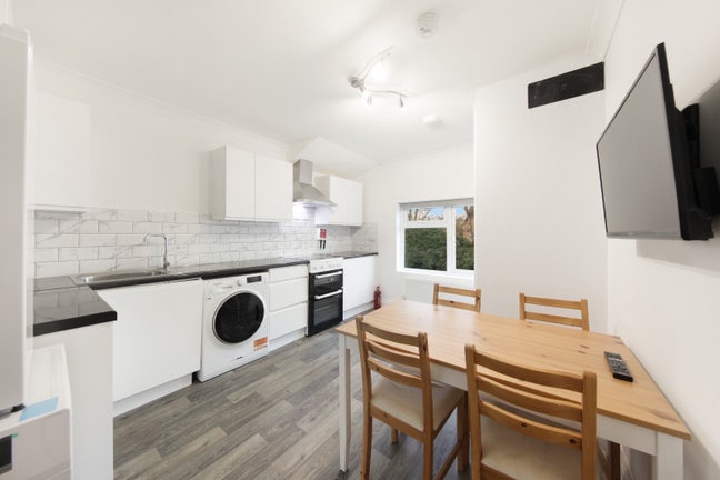 🚨FINAL room in modern home close to Elizabeth line Main Photo