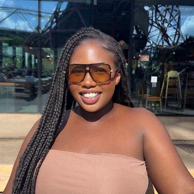 27 year old Female seeks a double room Main Photo