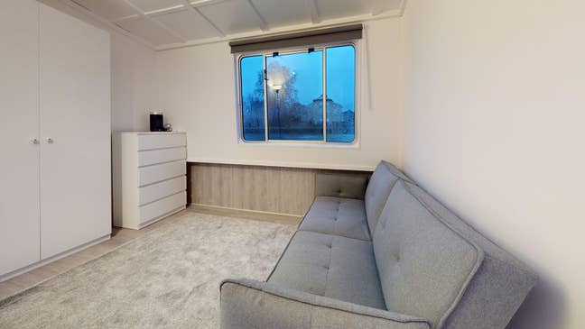 Ducks Walk, Twickenham, TW1 Main Photo