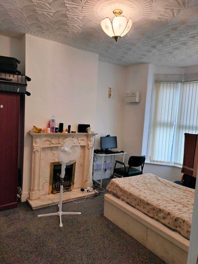 Large Double Room In Aston.  Main Photo