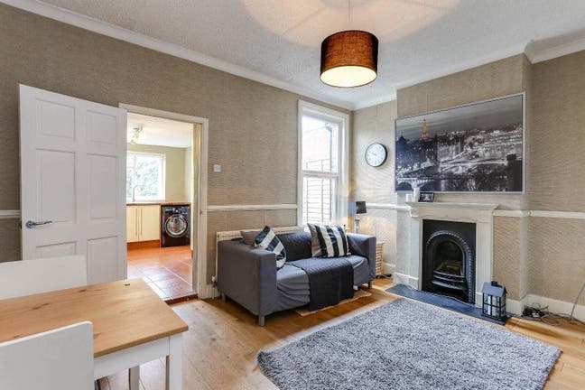 Northfields Houseshare - large room - bargain Main Photo