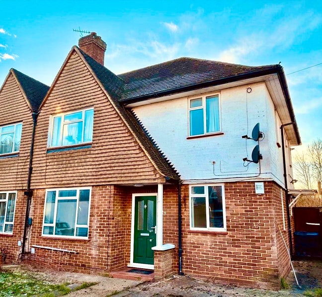 Refurbed 2 bed grdn flat with parking, Pinner. HA5 Main Photo