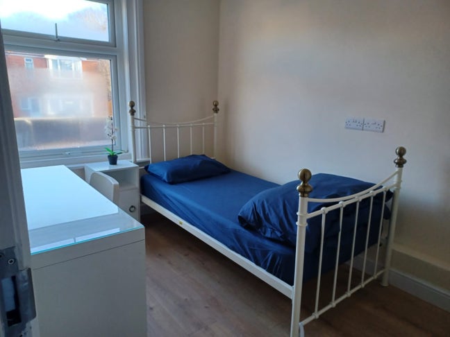  5mins from gen Hospital doubleroom  FEMALE  Main Photo