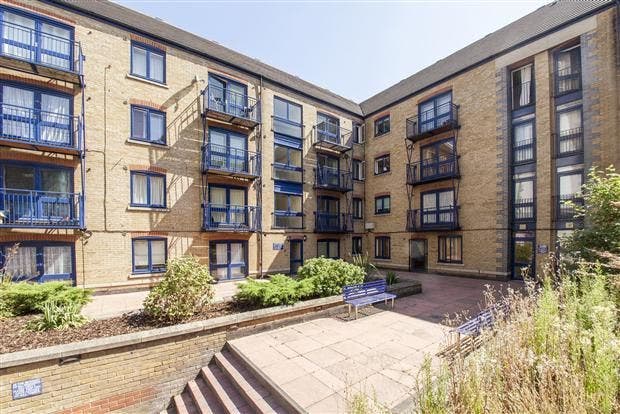 Double Rooms Available - Peninsula Court, E14 Main Photo
