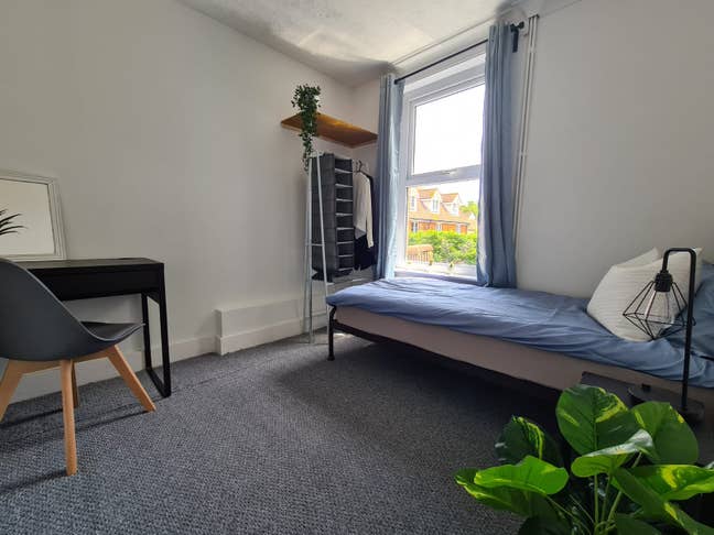 Refurbished House-Share in Gladstone Rd Main Photo