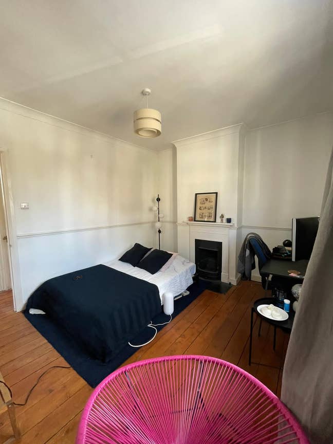 Spacious double room in terrace house with garden Main Photo