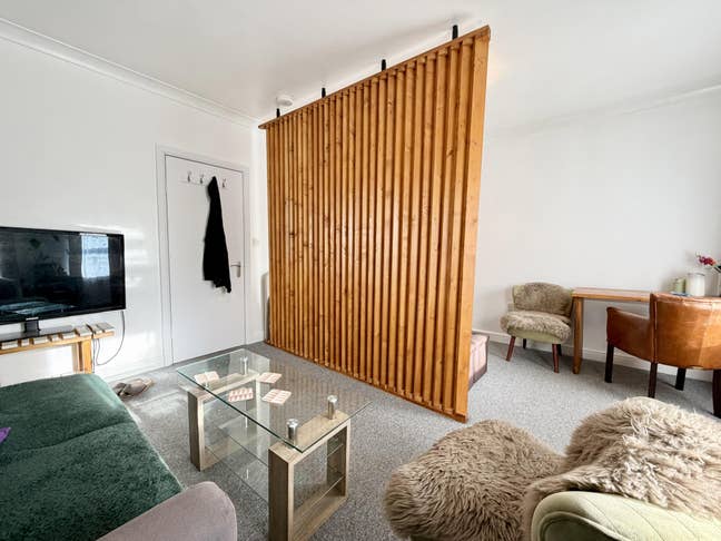 Newly Decorated Large Studio in SE25 Main Photo