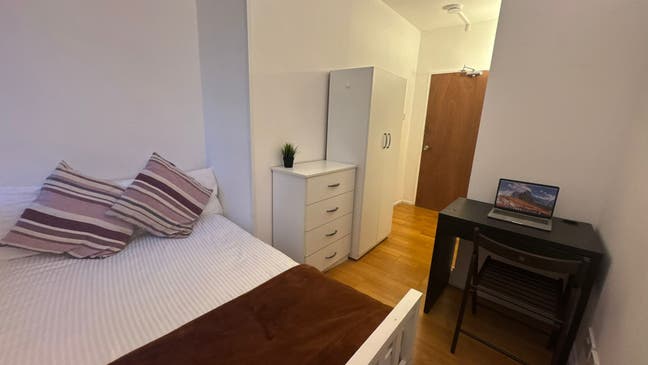 🌟 Modern Double Room in Crossharbour – All Bills  Main Photo