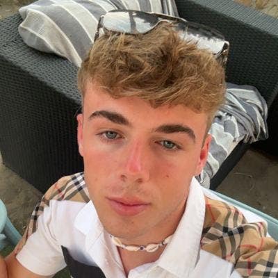 Looking for a room or to buddy up  Main Photo