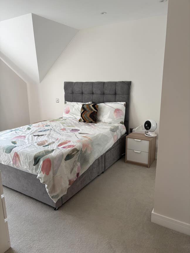 Spacious Double Room with Private Bathroom  Main Photo