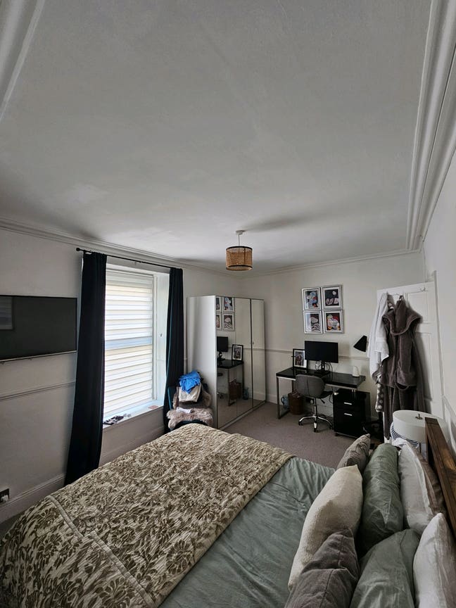 Rare find - King sized Double Bedroom  Main Photo