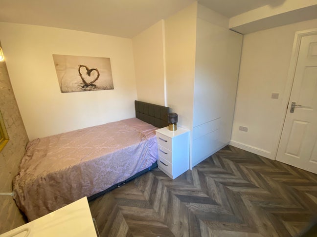 12 Bed WOW Factor House Main Photo