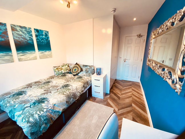 12 Bed WOW Factor House Main Photo