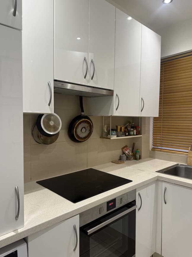 Double Room in nice flat - near Victoria Station Main Photo
